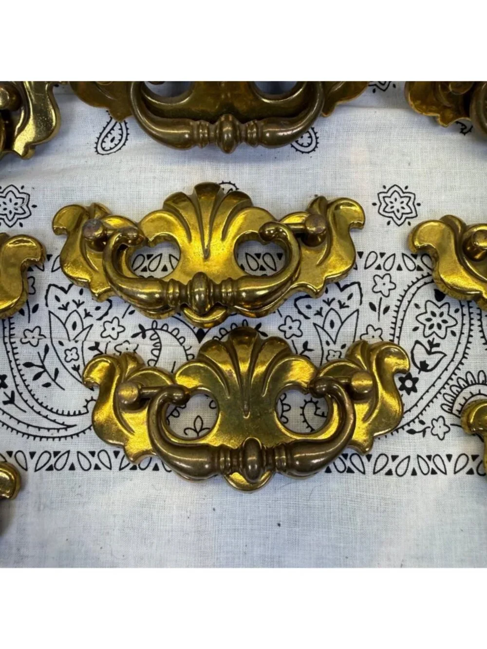 VTG Canada Chippendale-style brass batwing drawer pulls 11 Pieces CP3047